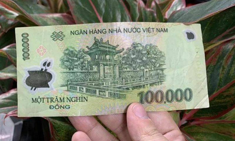 mơ thấy tờ tiền 100 nghìn